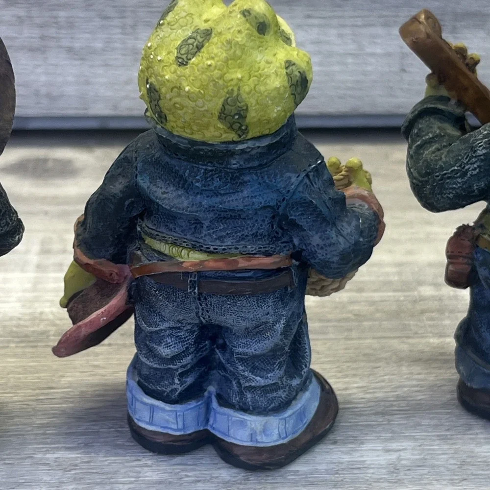Cowboy Frog Figurines  Country Western Frogs in Hats & Denim Boots Set Of 3